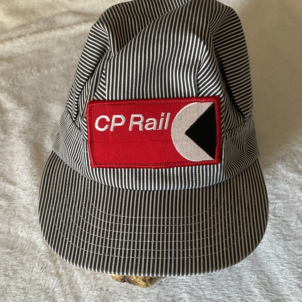 CP RAIL VINTAGE Striped Black and White Cap
